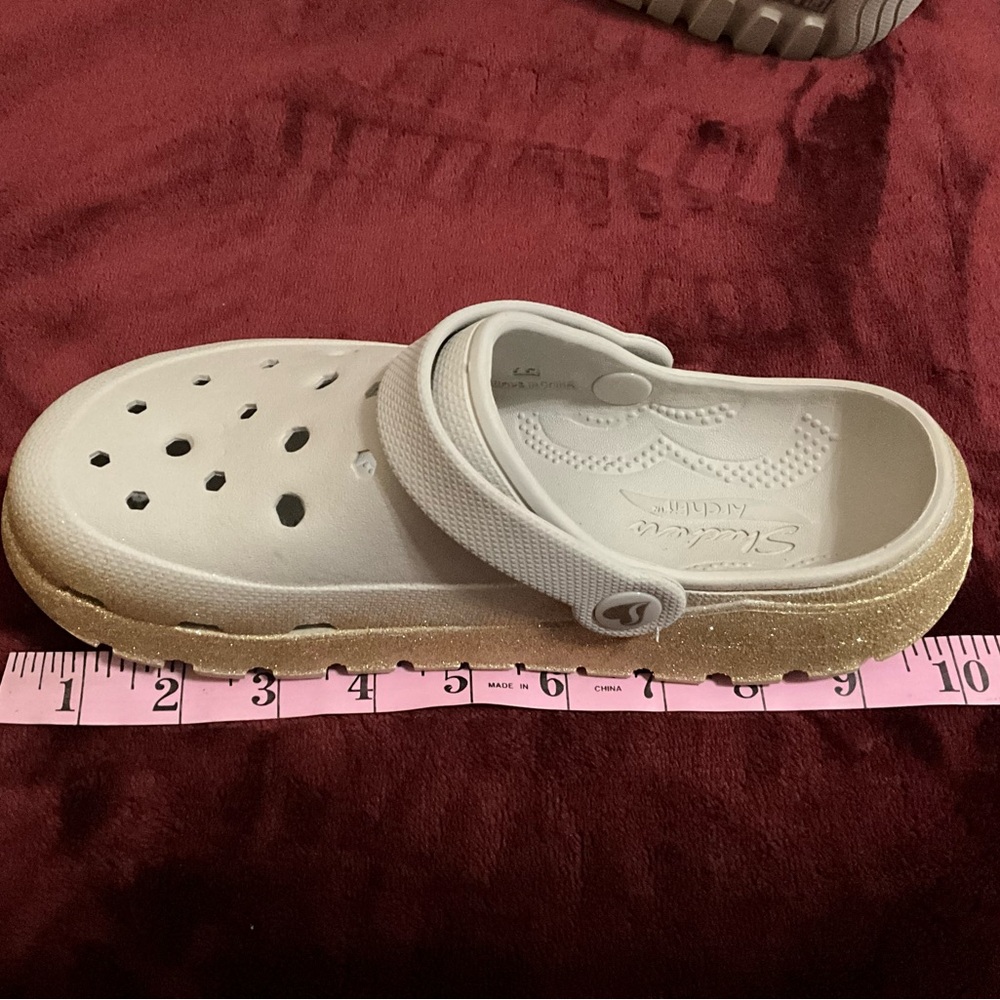 Skechers Arch Fit Crocs-Like Sandals - Picture 2 of 15